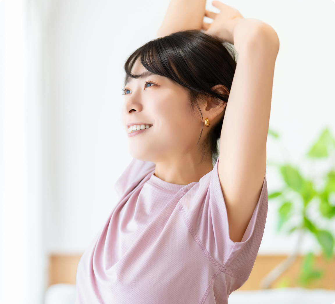 ストレッチをする女性